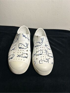 Native White Kids Water Shoes with Navy Whale Print Sz 13 C